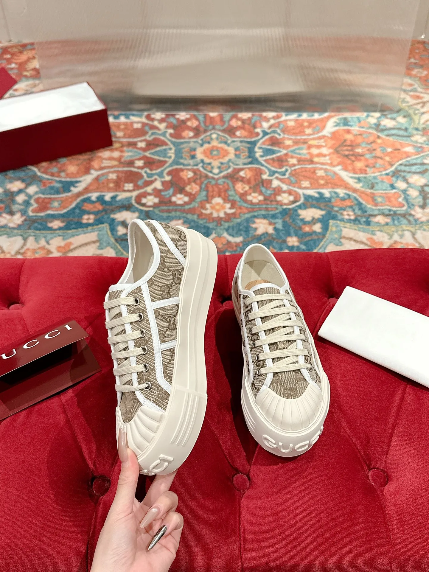 👟👟Ex-factory price 520👟👟 Women's models are new🆕 Arrival Gucci tennis 1977 classic Loft series canvas shoes... 2025 hot recommended model, G+1977×Disney cooperation series... GG canvas is made of finished products and incorporates brand elements. The retro style is rich, the classics and feelings are perfect for recall! Each color fabric developed by the original version is customized by the original version, and we pursue the ultimate in large-scale products! Market-level top version ⚠ Fabric: Customized GG cloth electric embroidery/5D washed distressed canvas Lining: Customized terry cloth lining (the feet are fitted and cannot be disassembled) Outsole: Original molded TPU two-color outsole Size: 35-40 (41 customized)